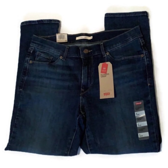 Levi's Denim - 🆕 Levi’s Classic Crop Jeans.